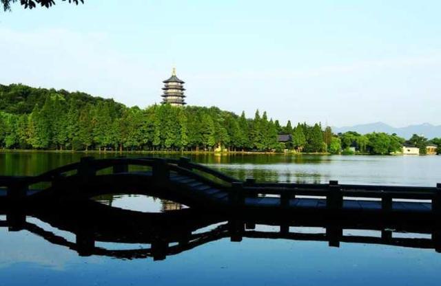 2025年 杭州大街上跑的公交車將全是新能源車