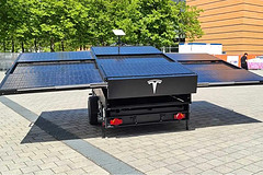 特斯拉展示太阳能增程挂车  或将为Cybertruck 提供电力